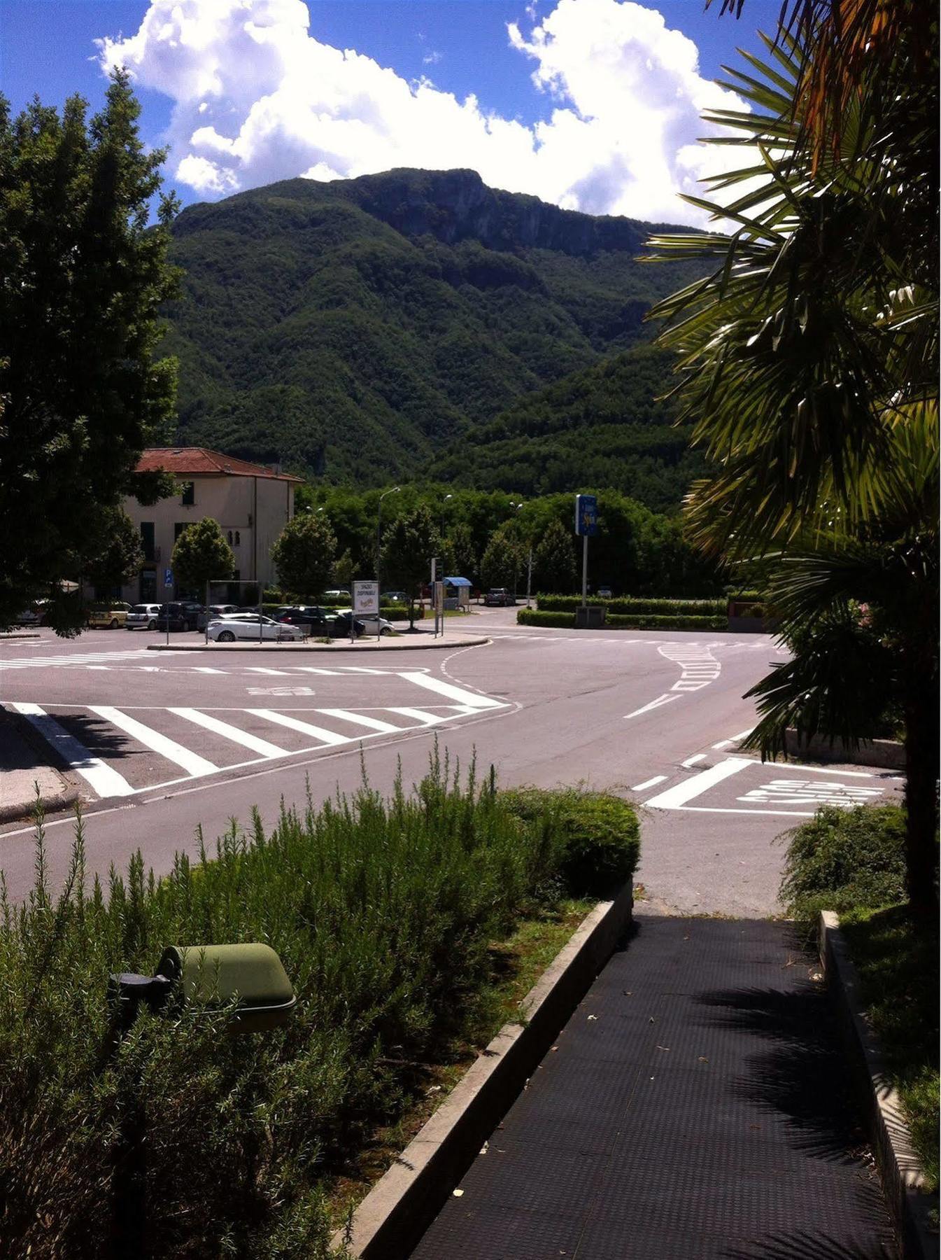Hotel Cristallo Barga Fornaci di Barga Exterior photo